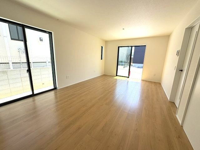 【居間・リビング】 | 大野城市南ケ丘5丁目6期　1号棟（全2棟）【仲介手数料無料・0円】 | 現地写真。