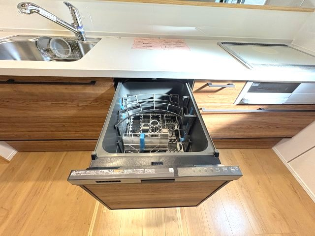 【キッチン】 | 大野城市南ケ丘5丁目6期　2号棟（全2棟）【仲介手数料無料・0円】 | 施工例。施工例は完成時と異なる場合があります。