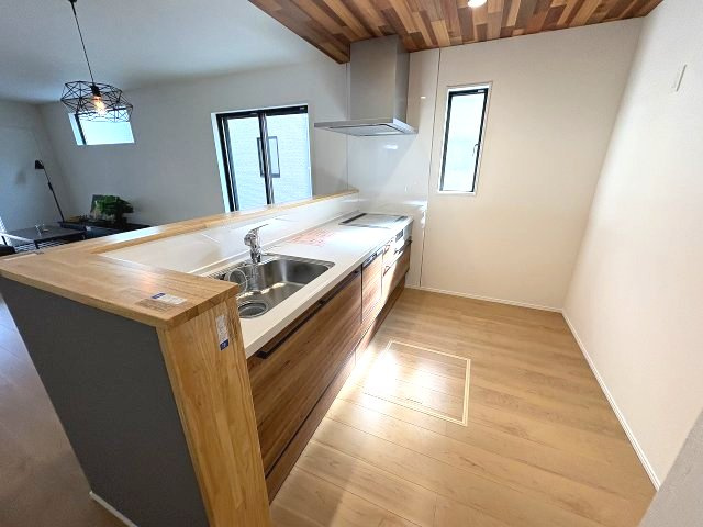 【キッチン】 | 大野城市南ケ丘5丁目6期　2号棟（全2棟）【仲介手数料無料・0円】 | 施工例。施工例は完成時と異なる場合があります。