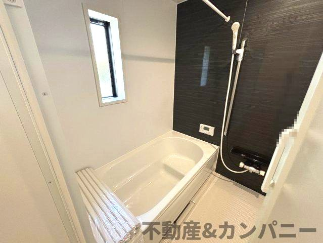 クレイドルガーデン東温市南方第2-1号棟　東温市南方の新築戸建の浴室|お風呂です