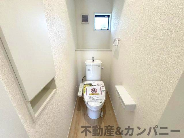 クレイドルガーデン東温市南方第2-1号棟　東温市南方の新築戸建のトイレ|コンパクトで使いやすいトイレです