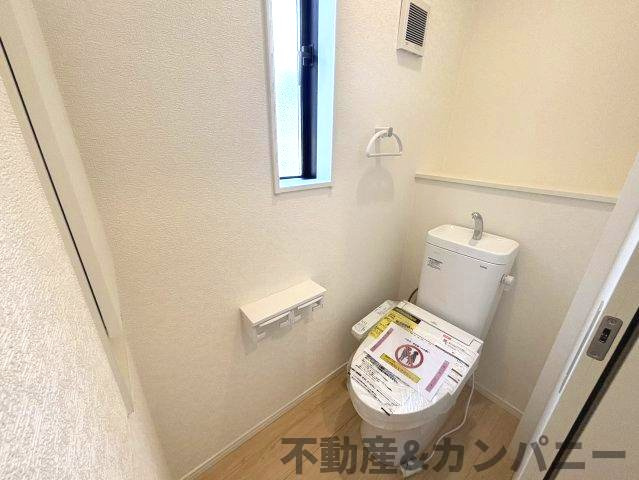 クレイドルガーデン東温市南方第2-1号棟　東温市南方の新築戸建のトイレ|トイレです
