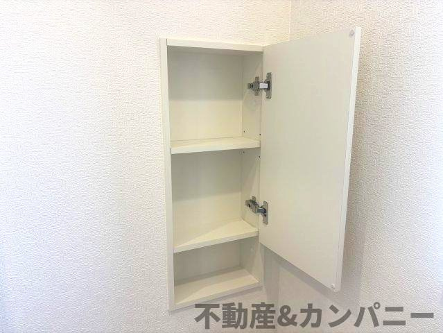 クレイドルガーデン東温市南方第2-1号棟　東温市南方の新築戸建のその他|トイレ収納です