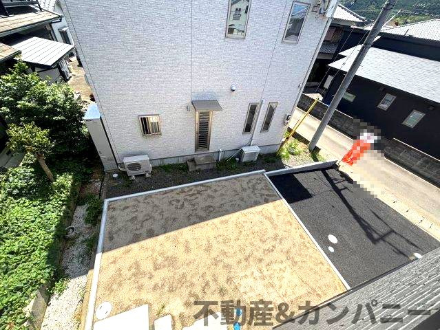 クレイドルガーデン東温市南方第2-1号棟　東温市南方の新築戸建のその他|バルコニーから見た駐車場です
