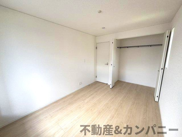 クレイドルガーデン東温市南方第2-1号棟　東温市南方の新築戸建の洋室|きれいな洋室です