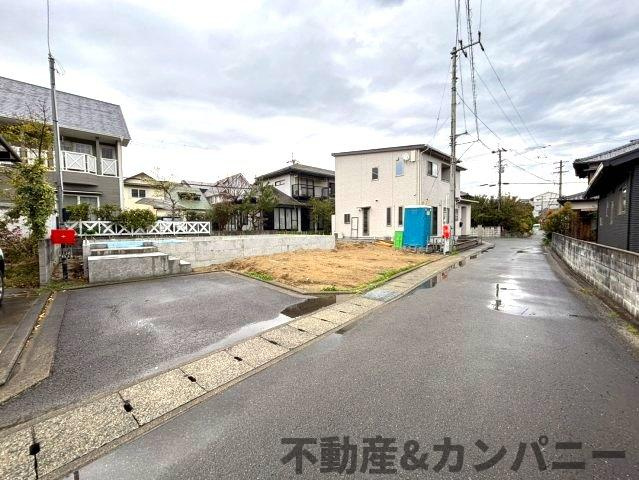 クレイドルガーデン東温市南方第2-1号棟　東温市南方の新築戸建の前面道路含む現地写真|前面道路含む現地写真です