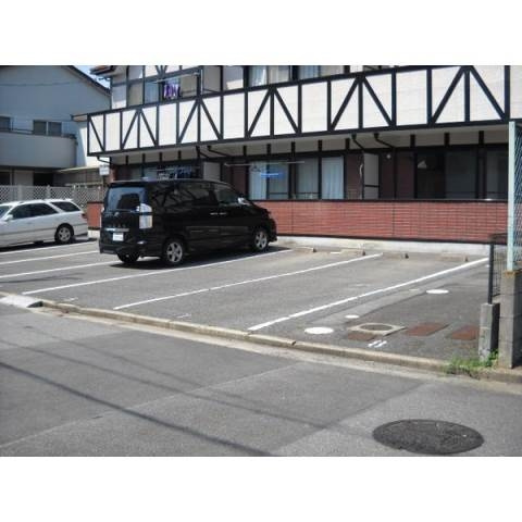 ネイ・クレストⅠの駐車場