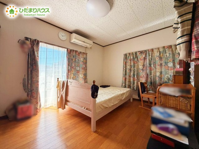 日立市大沼町3丁目　中古戸建の寝室|バルコニーに面していて、たっぷり光りの入る明るい主寝室です！