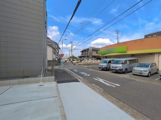 【前面道路含む現地写真】