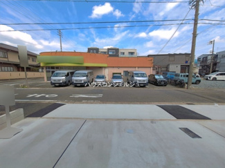 【前面道路含む現地写真】
