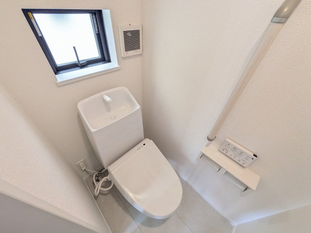 八王子市　弐分方町　新築一戸建て　１１期のトイレ|～暖房温水洗浄機能付きトイレ　冬場は特に嬉しい機能ですね～