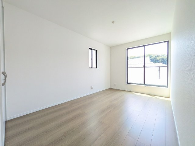 八王子市　弐分方町　新築一戸建て　１１期の寝室|～2階7.25帖の主寝室　ベッドなど大型家具のレイアウトもしやすい広さです～