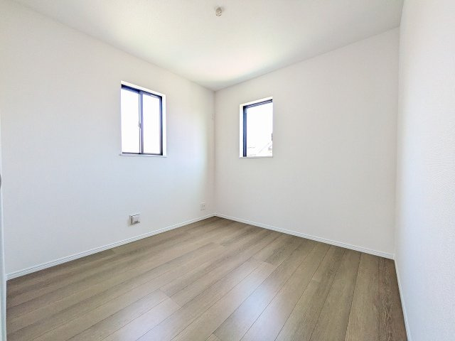 八王子市　弐分方町　新築一戸建て　１１期の洋室|～2階4.5帖の洋室　2面採光で明るく風通しの良いお部屋です～