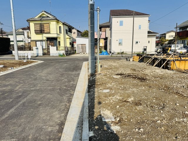 八王子市　弐分方町　新築一戸建て　１１期の前面道路含む現地写真|～北5.25ｍ・南5ｍ道路　両面道路につき陽当たり・風通しも良好です～