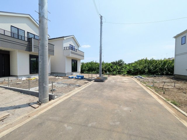 八王子市　弐分方町　新築一戸建て　１１期の前面道路含む現地写真|～北5.25ｍ・南5ｍ道路　両面道路につき陽当たり・風通しも良好です～