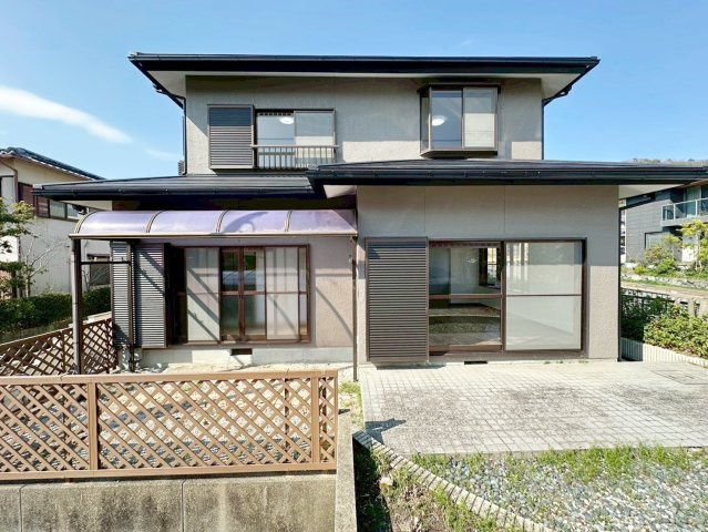 大枝北沓掛町３丁目の洋室|ちょっとしたお庭スペースでは、ガーデニングや家庭菜園などにご利用いただけます。（R8.4撮影）