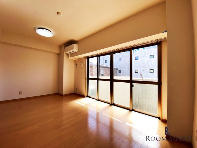 グレーシア名駅南の居間・リビング