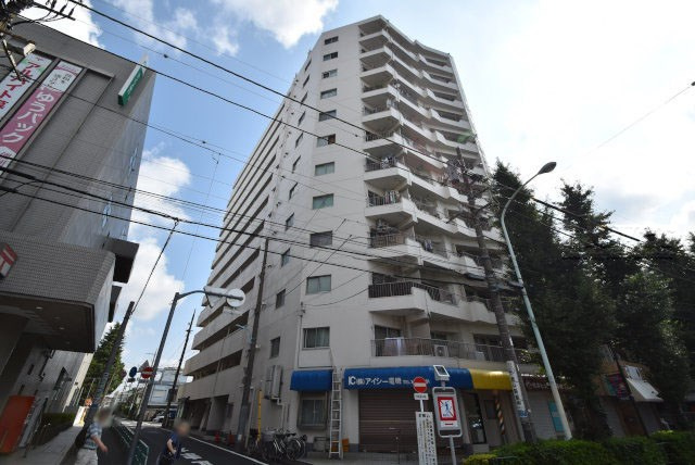 【外観】 | ニュー荻窪マンション | 手入れの行き届いた外壁やエントランスなど、「見ればわかる」レベルで清潔感を保ったマンションです。築年数を感じさせない姿で皆様をお出迎えします。～即日のご見学可能～　お問合せはお気軽にどうぞ。