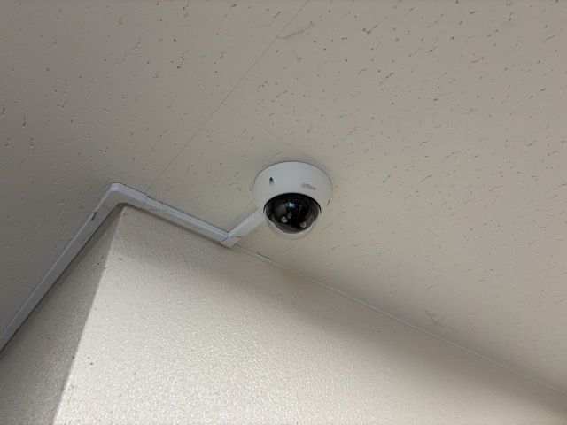 【防犯設備】 | ニュー荻窪マンション | モニター（カメラ）付きのオートロックが備えられています。建物のセキュリティ能力の高さは、欠かすことのできないチェックポイントになります。～即日のご見学可能～　お問合せはお気軽にどうぞ。