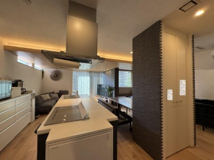 【注文仕様の築浅美邸】高知市福井扇町　中古一戸建てのキッチン|キッチンに立ちながら家族と会話が弾む、コミュニケーション重視の設計☆