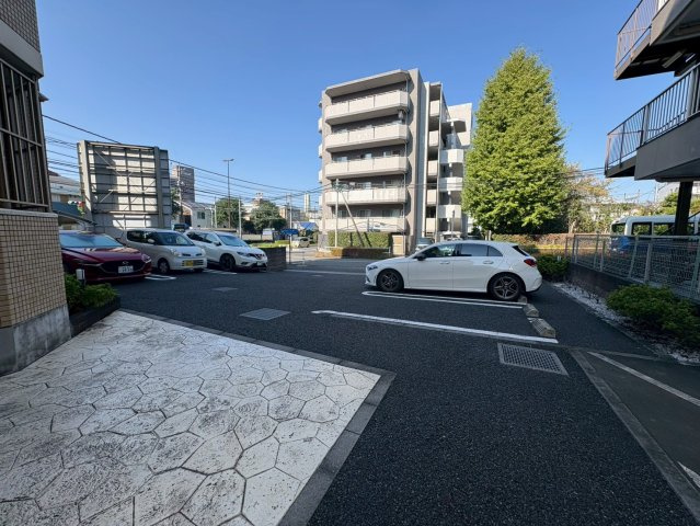エテルノの駐車場