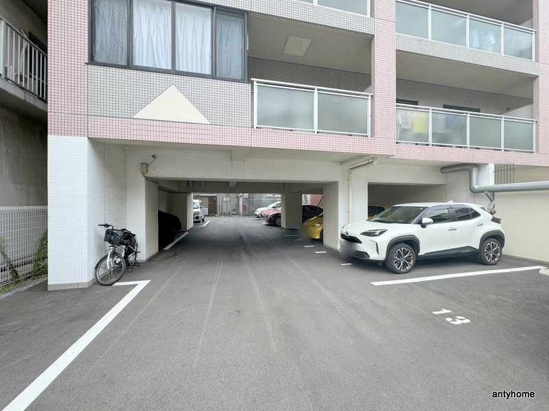ロベリア弐番館　仲介手数料無料の駐車場