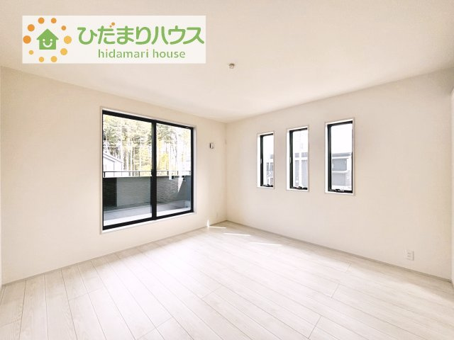 【寝室】 | かすみがうら市下稲吉2期　新築戸建　8号棟 | 大きなベッドを置いても余裕の広さの主寝室♪