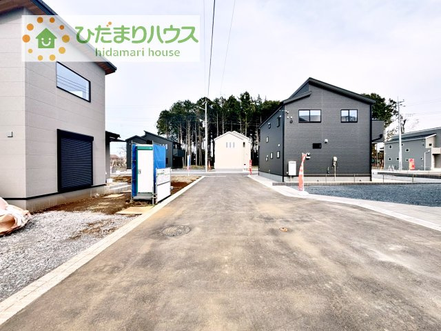 【前面道路含む現地写真】 | かすみがうら市下稲吉2期　新築戸建　8号棟 | 是非一度、ご家族そろってご内覧ください♪