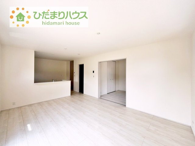 【居間・リビング】 | かすみがうら市下稲吉2期　新築戸建　8号棟 | 早くお仕事終わらせて、家に帰りたくなるようなリビングです(^^♪