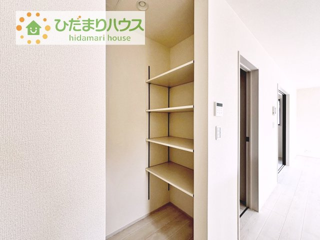 【収納】 | かすみがうら市下稲吉2期　新築戸建　8号棟 | パントリー完備で散らかりがちなキッチン回りもラクラクお片付けできちゃいます！(*^-^*)