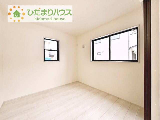 【洋室】 | かすみがうら市下稲吉2期　新築戸建　8号棟 | お掃除しやすく、清潔感を保てるのでダニも発生しにくいフローリング♪