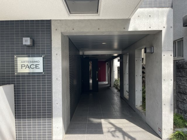 ＡＲＴＥＳＳＩＭＯ　ＰＡＣＥのエントランス