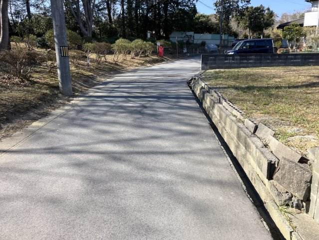金山町朝日台売土地の前面道路含む現地写真