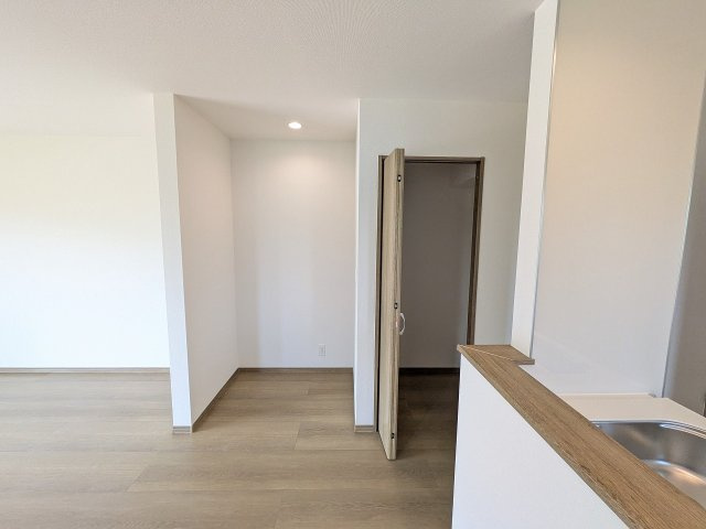 八王子市　弐分方町　新築一戸建て　１１期の収納|～リビングにはワークsペースと収納完備～