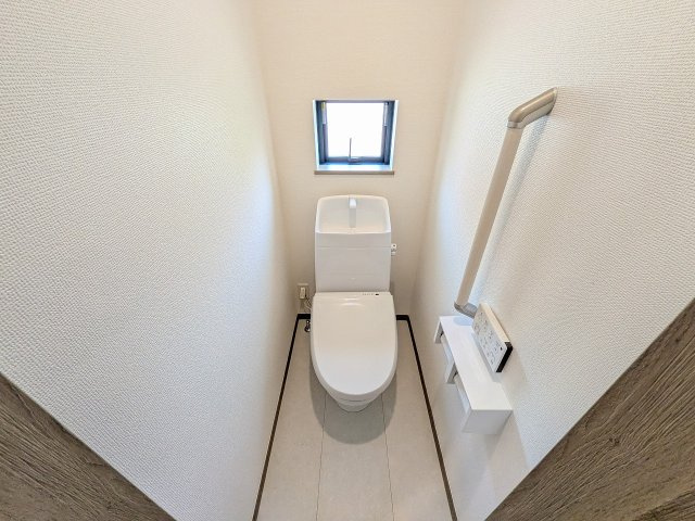 八王子市　弐分方町　新築一戸建て　１１期のトイレ|～暖房温水洗浄機能付きトイレ　冬場は特に嬉しい機能ですね～