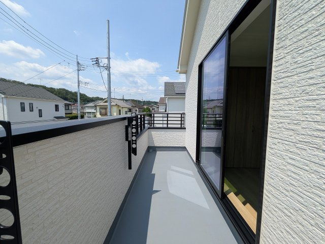 八王子市　弐分方町　新築一戸建て　１１期のバルコニー|～南向きで陽当たりの良いバルコニー　洗濯物がよく乾きそうです～