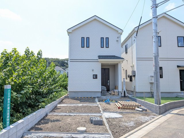 八王子市　弐分方町　新築一戸建て　１１期の外観|～保育園や小中学校が近く、子育てのしやすい住環境　全棟2台駐車可能カースペース付き～
