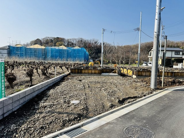 八王子市　弐分方町　新築一戸建て　１１期の駐車場|～並列2台駐車可能カースペース～