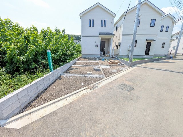 八王子市　弐分方町　新築一戸建て　１１期の駐車場|～並列2台駐車可能カースペース～