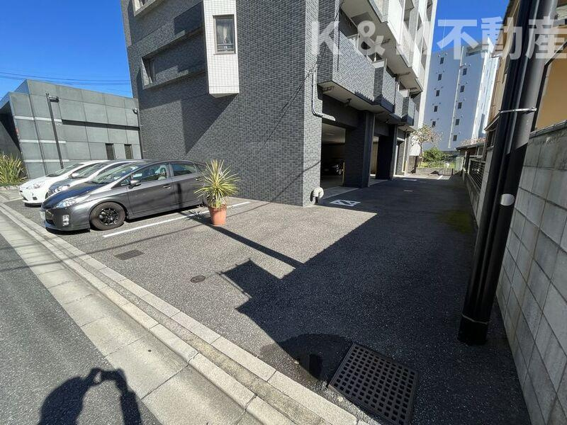 （ＰＥＴ可）Ｋａｓｈｉｗａ　８０８　Ｔｏｗｅｒ（柏８０８タワー）の駐車場|駐車場完備です