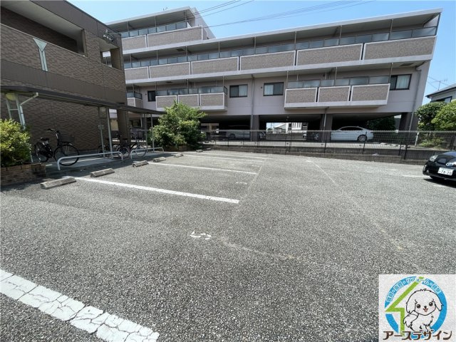 シェルル・ハナミズキの駐車場