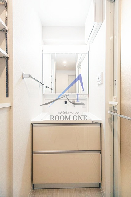 Ｄａｉｗａ　Ｇｒａｃｅ　Ｍａｉｓｏｎ　亀有の居間・リビング|洗面台です。