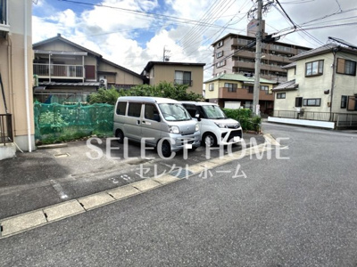【駐車場】 | イーストパーク佐野Ａ棟 | 駐車場に車を止められます