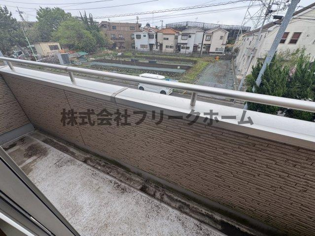 三鷹市北野１丁目のタウンのバルコニー