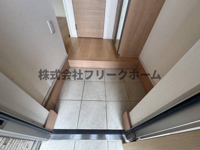 三鷹市北野１丁目のタウンの玄関