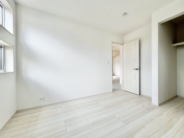 ブルーミングガーデン 磐田市東新町2丁目 1期1号棟の洋室|北側、6.5帖の洋室！！
お子様のプレイスペースや趣味の空間としてお使いいただけます！
