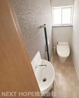 【トイレ】 | 川辺郡猪名川町旭ヶ丘中古戸建 | トイレです♪タンクレストイレです！手洗いが別にあり、お掃除の時も重宝しますね！！