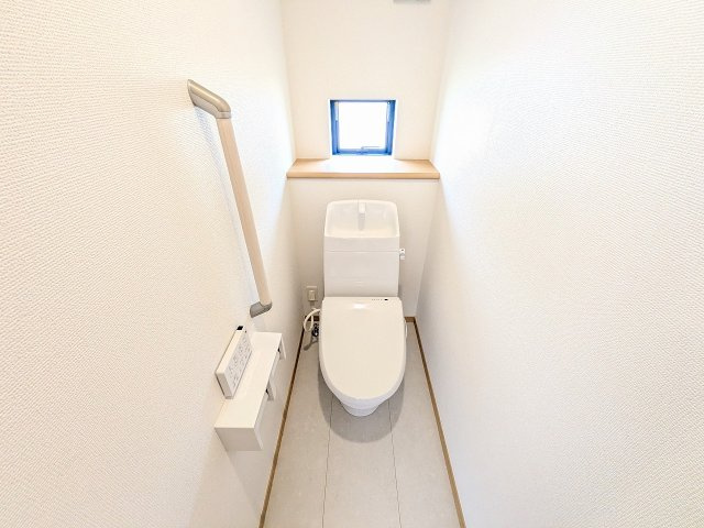 八王子市　弐分方町　新築一戸建て　１１期のトイレ|～暖房温水洗浄機能付きトイレ　冬場は特に嬉しい機能ですね～