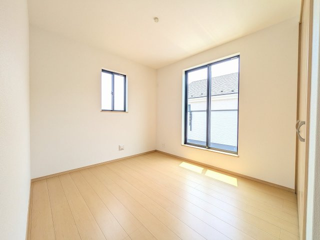 八王子市　弐分方町　新築一戸建て　１１期の子供部屋|～2階バルコニーに面している5.25帖の洋室です～