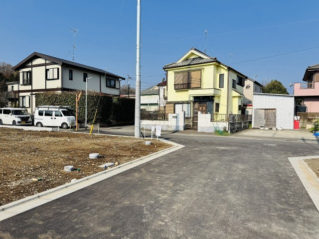 八王子市　弐分方町　新築一戸建て　１１期の前面道路含む現地写真|～北5ｍ・西5.25ｍ道路　角地につき陽当たり・風通しも良好です～